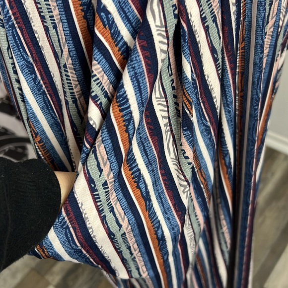 BCBGeneration Striped Midi Dress Draped Pockets Sleeveless V-neck Pull-on Sz. L - Picture 5 of 15